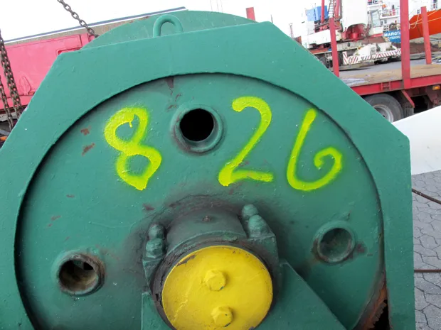 Image 3 of 3 - Mooring winch