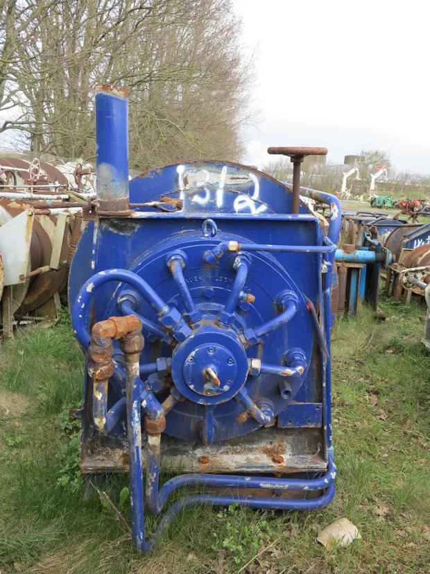 Image 5 of 5 - Tackle winch