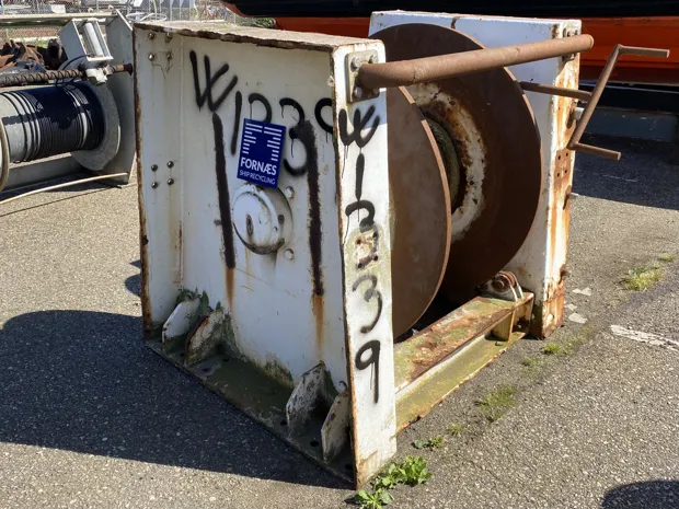 Image 6 of 9 - Tackle winch