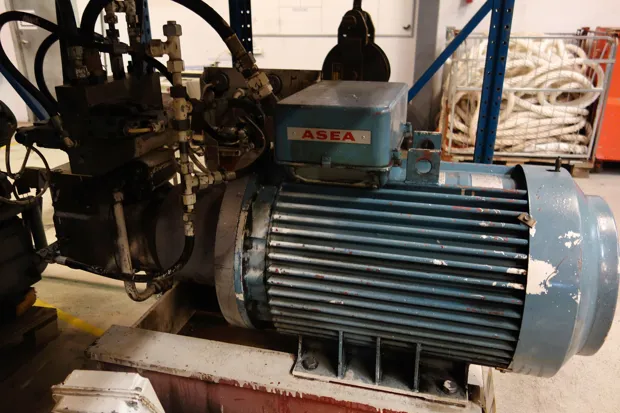 Image 2 of 10 - HP24