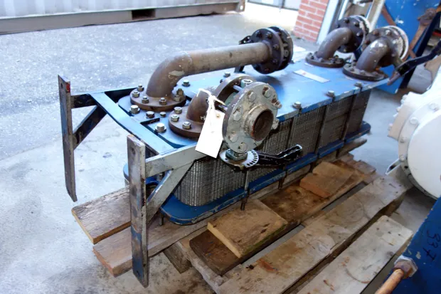 Image 2 of 4 - APV - N35