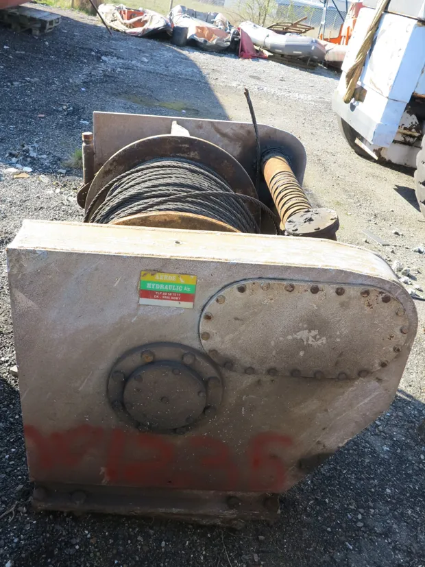 Image 5 of 6 - Split winch