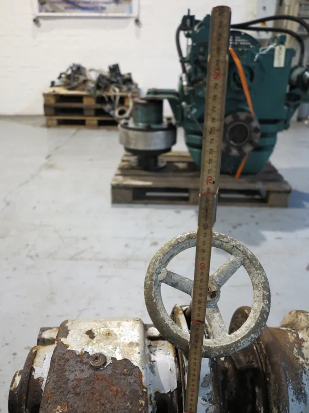 Image 6 of 8 - Mooring winch