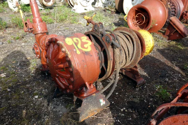 Image 2 of 3 - Mooring winch