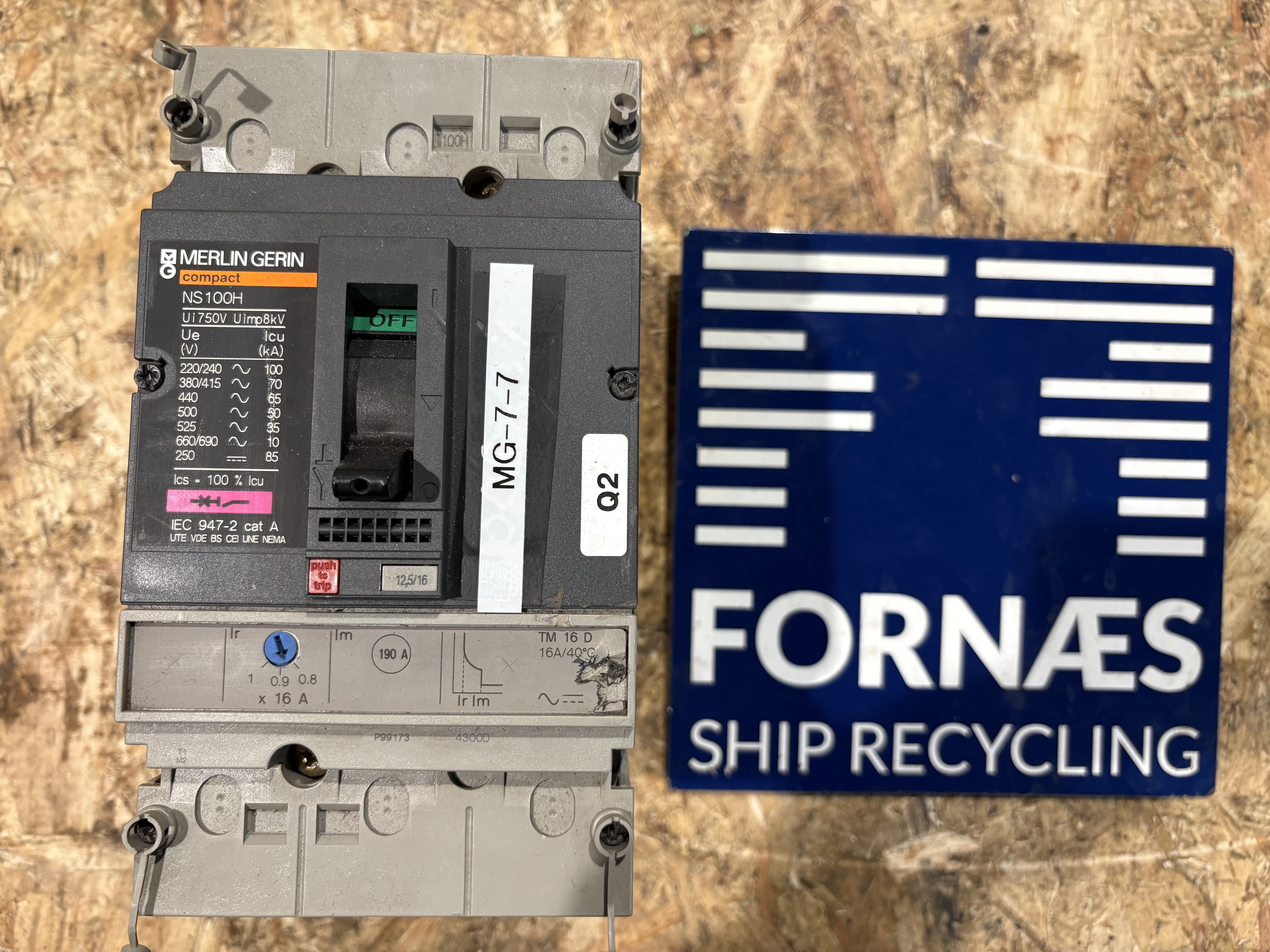 Merlin Gerin - Compact