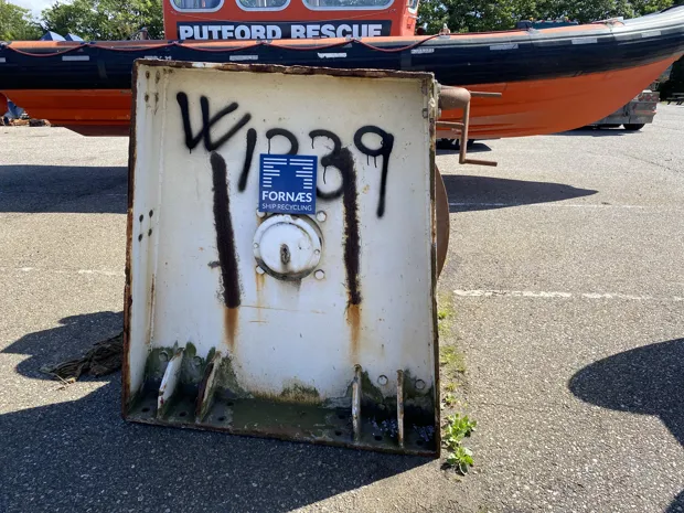 Image 5 of 9 - Tackle winch