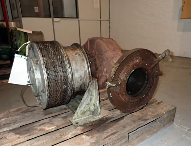 Image 2 of 6 - MAN B&W-SsangYong - MAN NR 15/R151