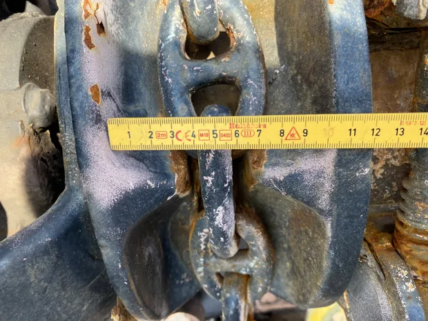 Image 7 of 9 - Anchor winch