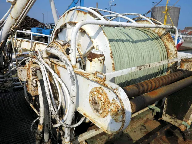 Image 6 of 7 - Split winch