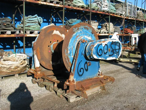 Image 1 of 2 - Split winch