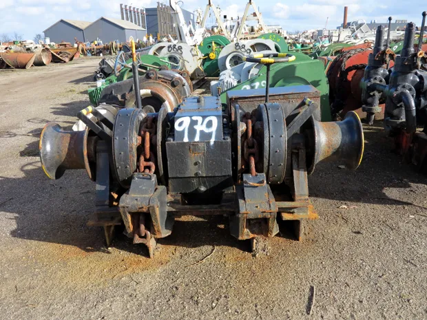 Image 1 of 6 - Anchor winch