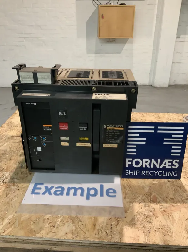 Image 1 of 4 - Merlin Gerin - M16N1