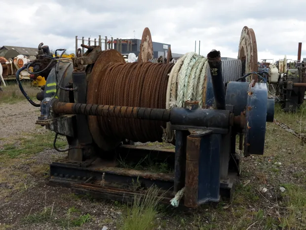 Image 3 of 4 - Split winch
