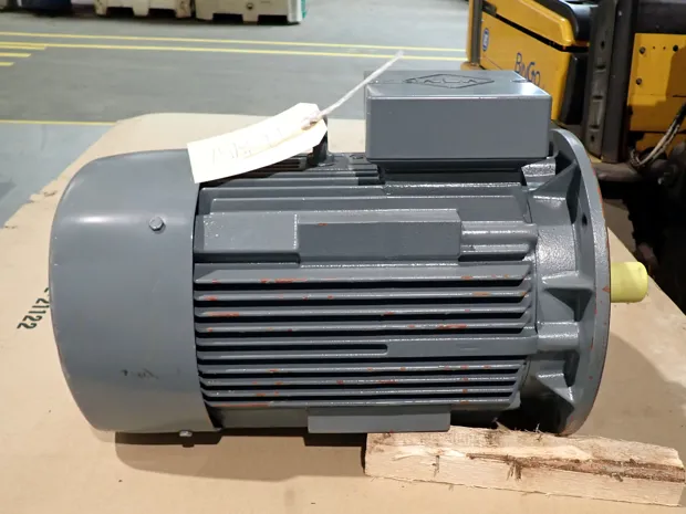 Image 2 of 4 - VEM - K25R 132M 2 DK HW