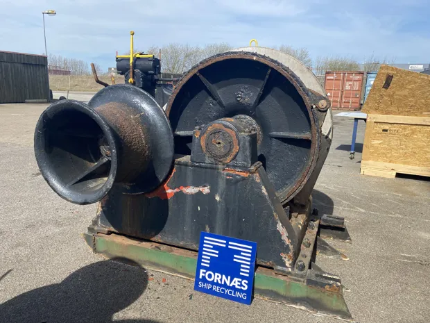 Image 2 of 11 - Anchor winch