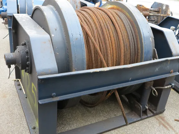 Image 2 of 3 - Trawl winch