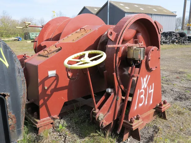 Image 5 of 9 - Anchor winch