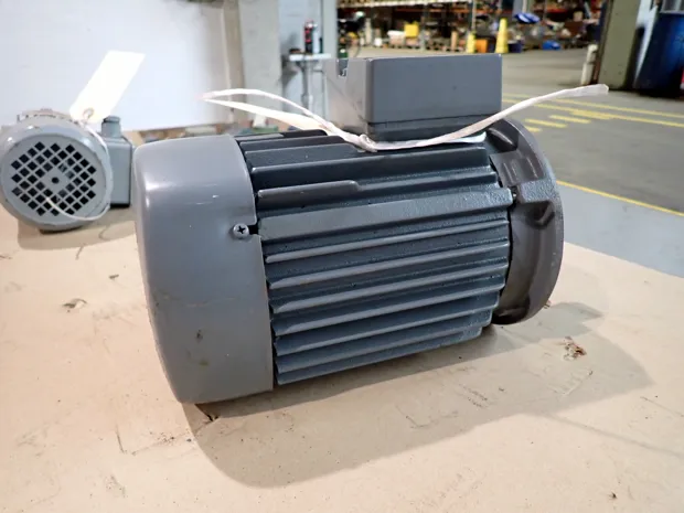 Image 2 of 3 - VEM - K21R 90 L4