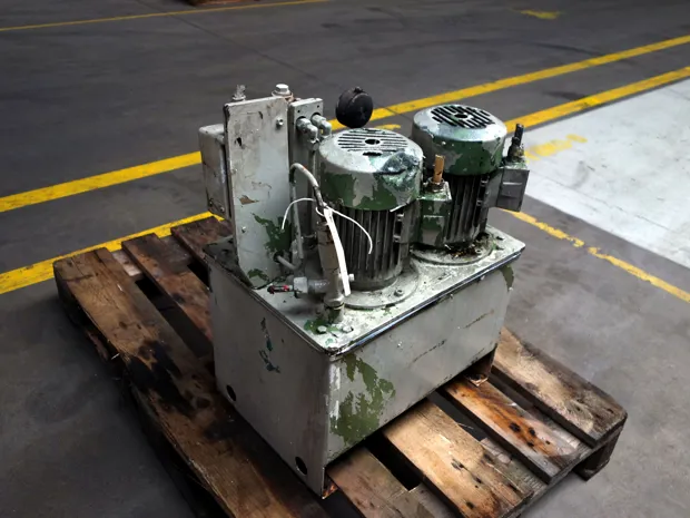 Image 3 of 4 - HS210