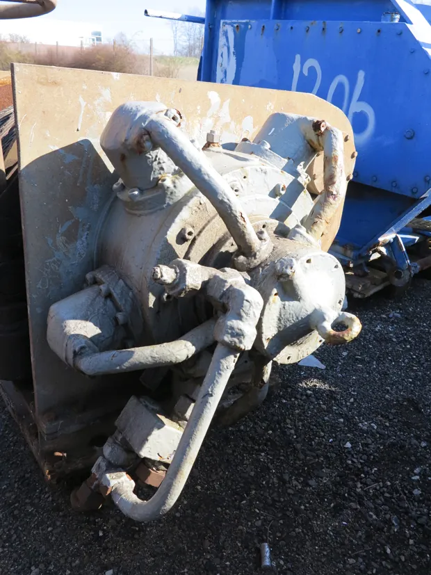 Image 5 of 6 - Split winch