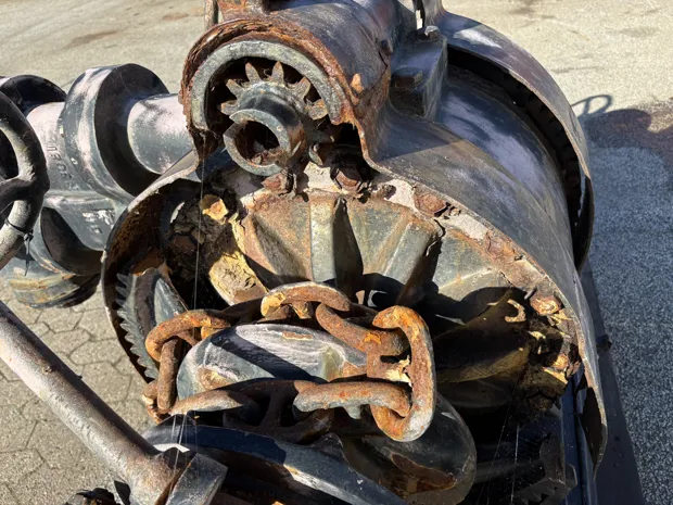 Image 6 of 9 - Anchor winch