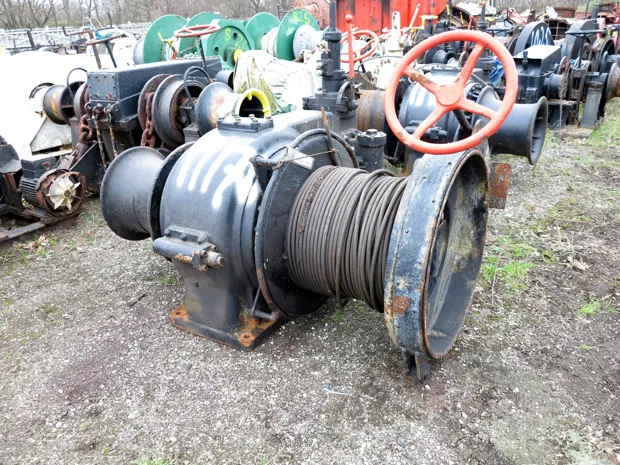 Image 2 of 3 - Mooring winch