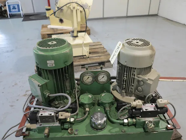 Image 4 of 6 - HS300