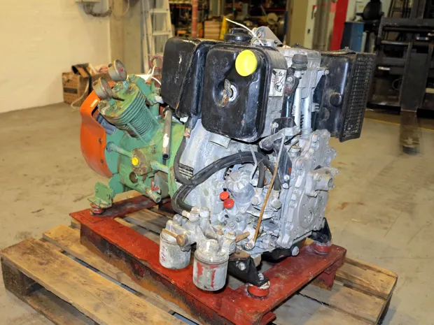 Image 3 of 5 - Hatz - 1D81Z