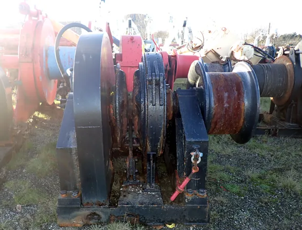 Image 3 of 6 - Anchor winch