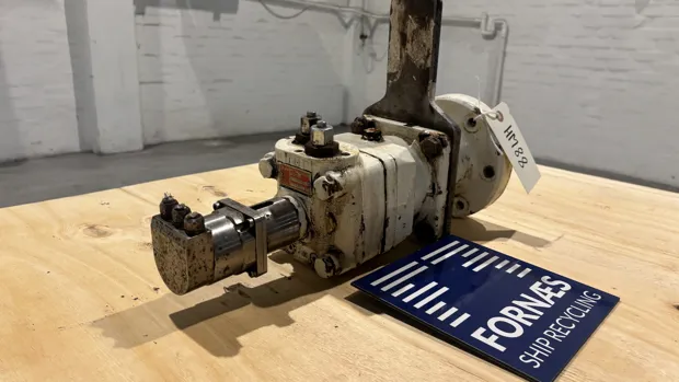 Image 9 of 13 - Danfoss - OMT 160 T