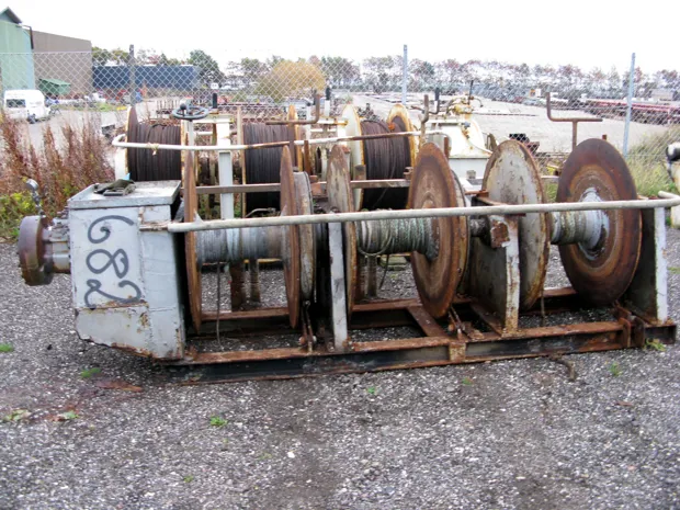 Image 1 of 2 - Trawl winch