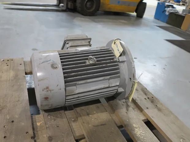 Image 2 of 3 - Server - 1.ZK 132 M 6