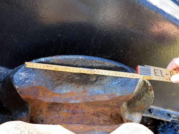 Image 5 of 6 - Anchor winch