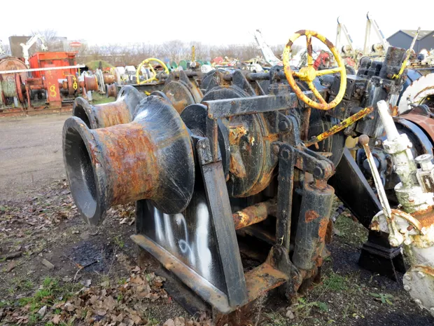 Image 1 of 3 - Anchor winch