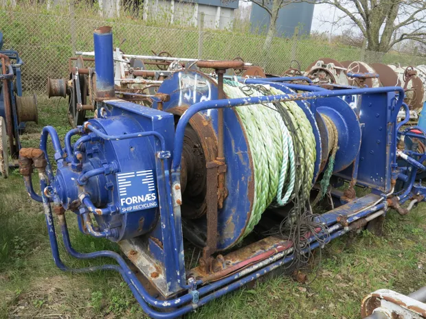 Image 3 of 5 - Tackle winch