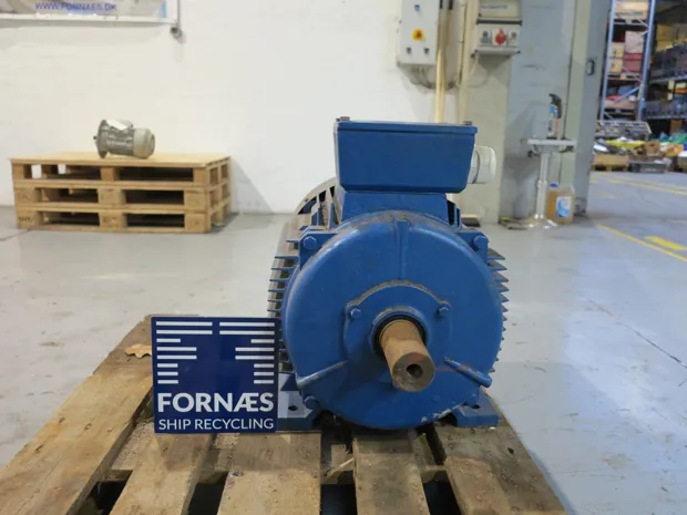 Image 4 of 5 - Bevi - 4D 200L-4