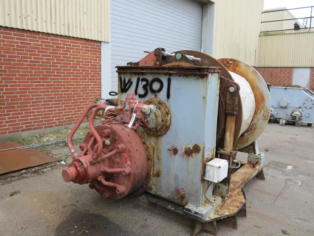 Image 2 of 4 - Split winch