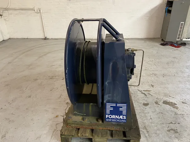 Image 4 of 7 - Split winch