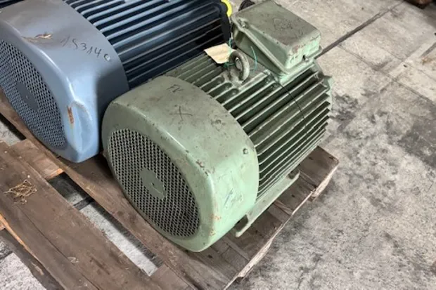 Image 3 of 5 - VEM - KMER 180 M2