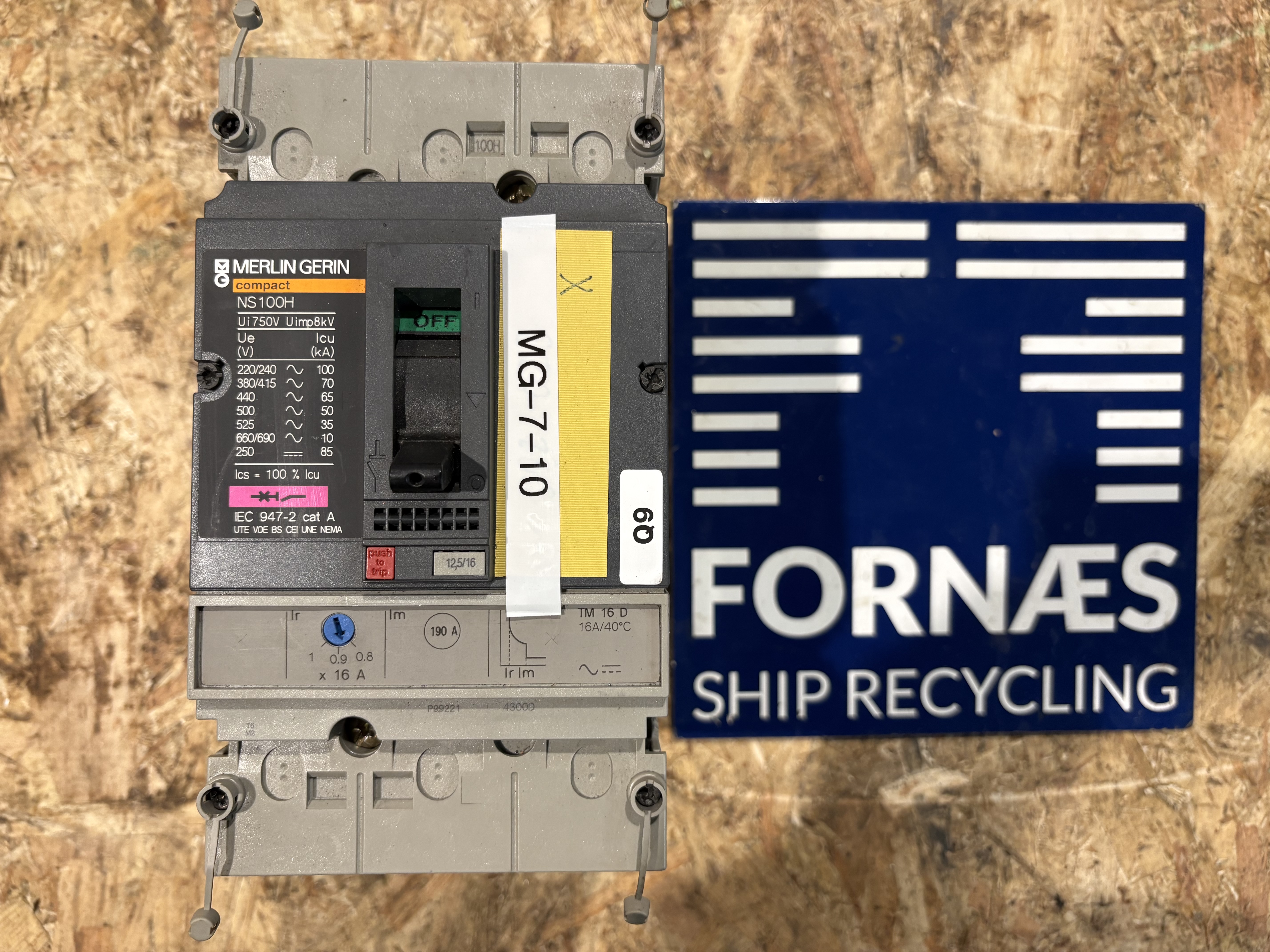 Merlin Gerin - Compact