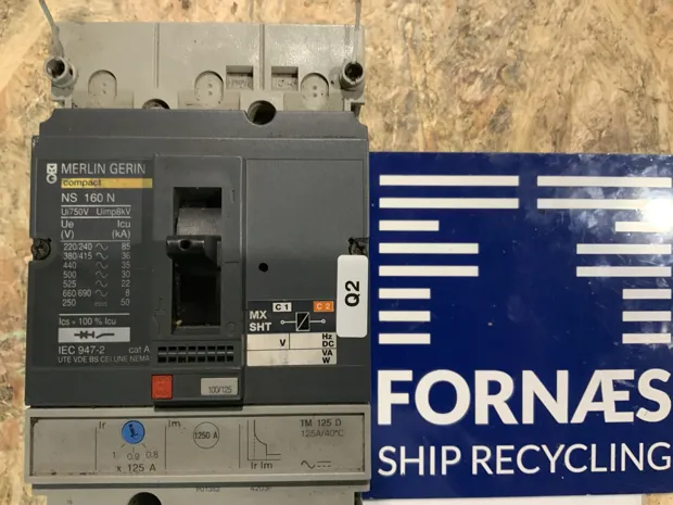 Image 2 of 3 - Merlin Gerin - NS160N