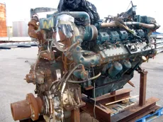 Nissan - 10 cyl V