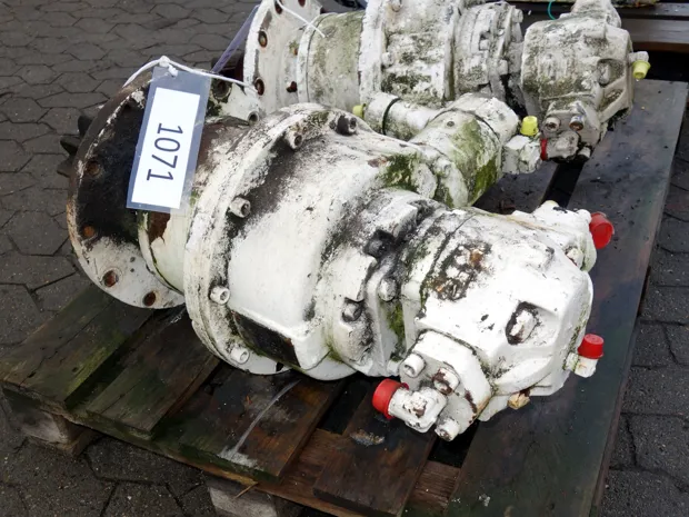 Image 2 of 4 - Tackle winch