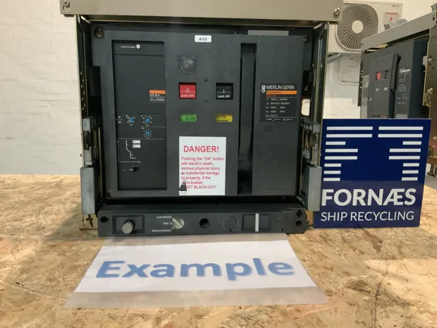 Image 1 of 5 - Merlin Gerin - M25H2