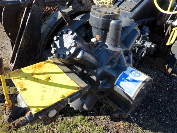 Image 2 of 3 - Mooring winch