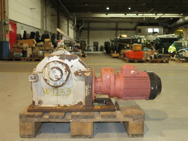 Image 1 of 8 - Mooring winch