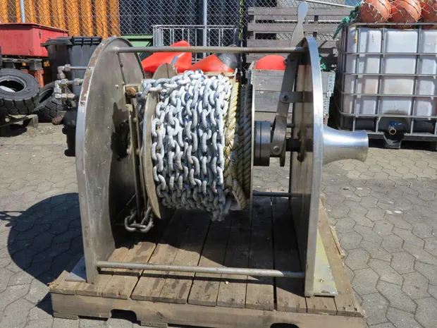 Image 4 of 7 - Anchor winch