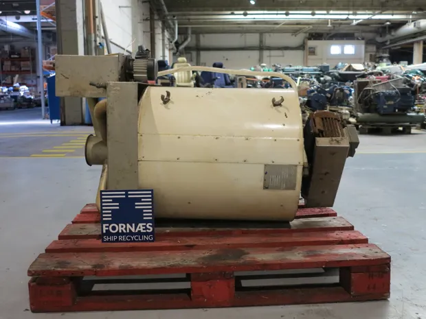 Image 3 of 5 - GENEGLACE  - F100 M Icemachine/ icegenerator