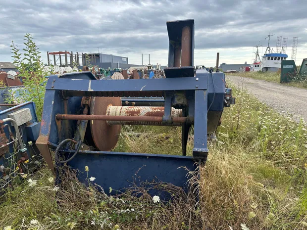 Image 3 of 9 - Split winch