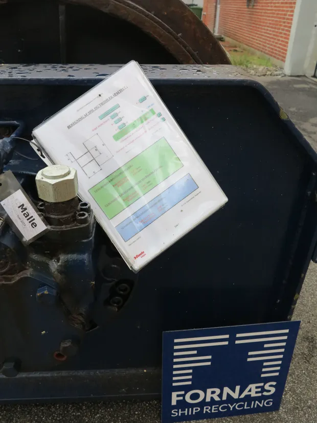 Image 5 of 6 - Split winch